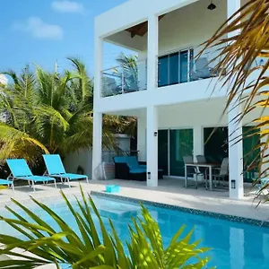 Modern At Grace Bay, Turks And Caicos Islands Aparthotel